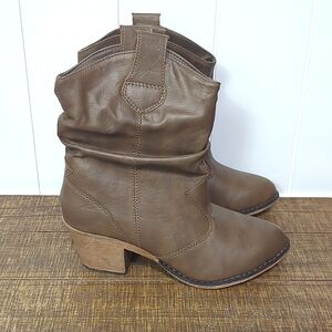 🌟NWT Charles Albert Ankle Cowgirl Boots